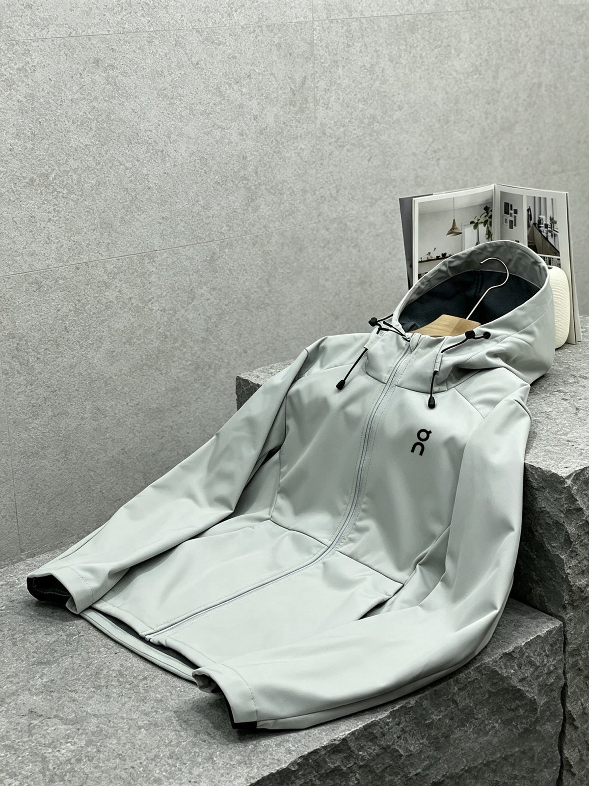 On Running Premium Hooded Softshell Jacket