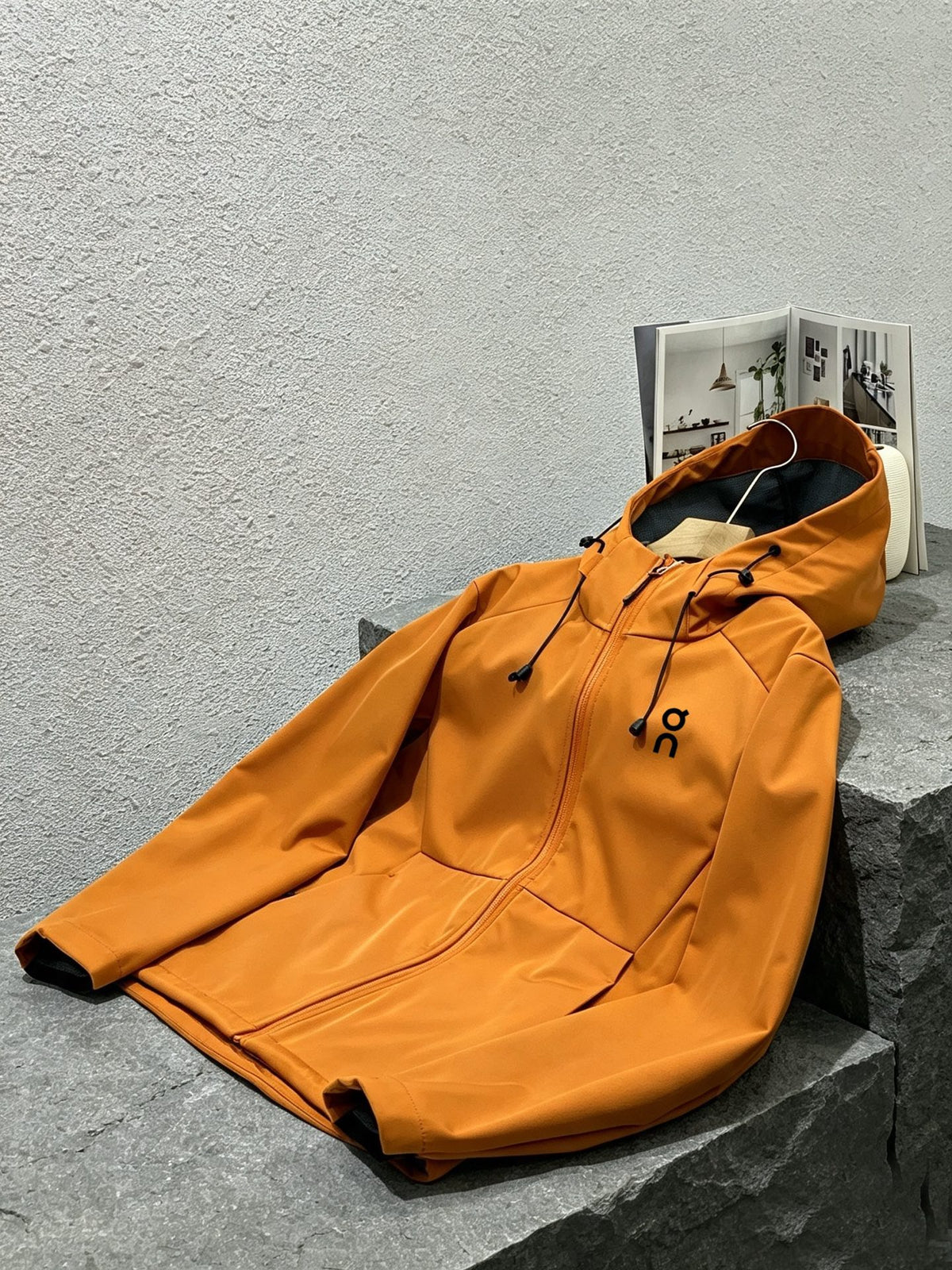 On Running Premium Hooded Softshell Jacket
