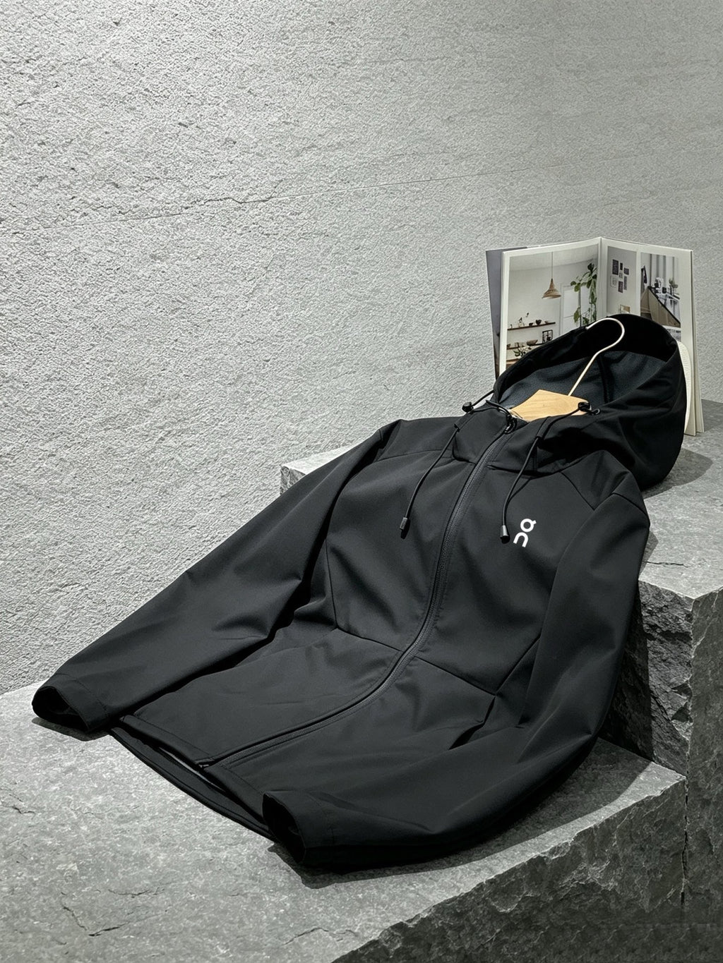 On Running Premium Hooded Softshell Jacket