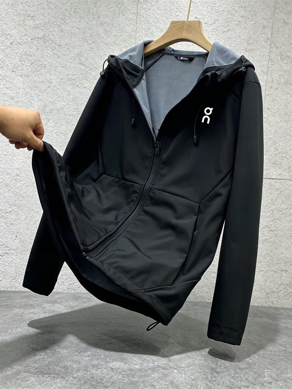 On Running Premium Hooded Softshell Jacket