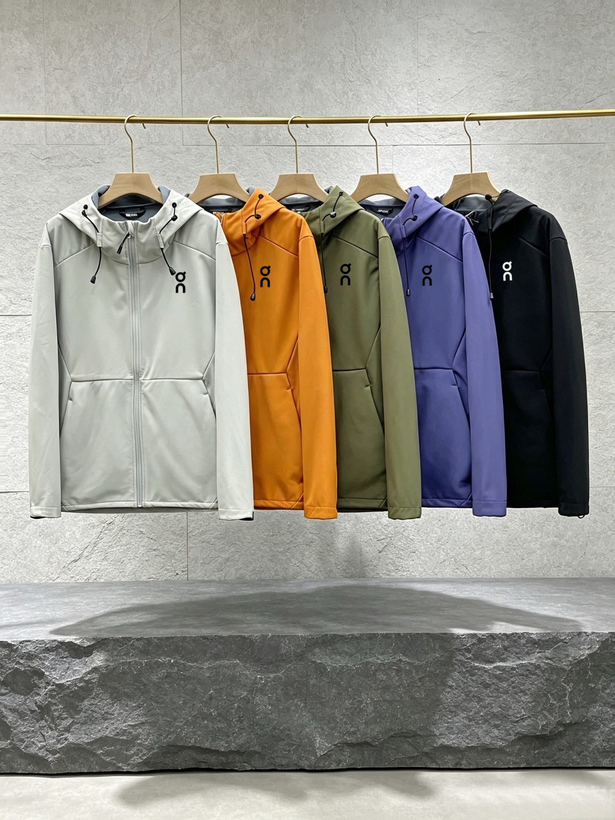 On Running Premium Hooded Softshell Jacket